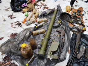 Photo de MDN : un important lot d’armes et de munitions de guerre découverts
