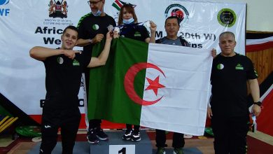 صورة وزير الشباب والرياضة يهنئ الفريق الوطني لرفع الأثقال